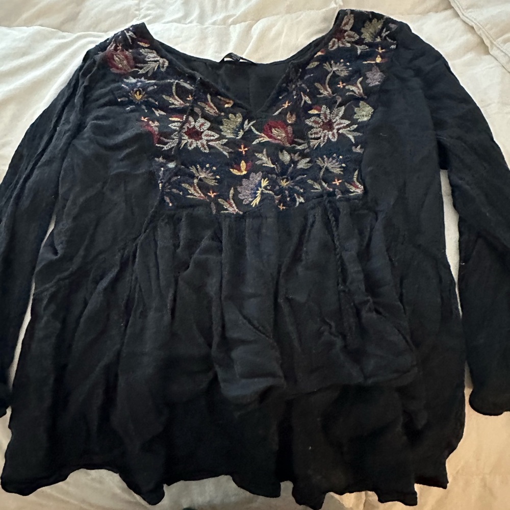 Women’s American Eagle Embroidered Flower Blouse